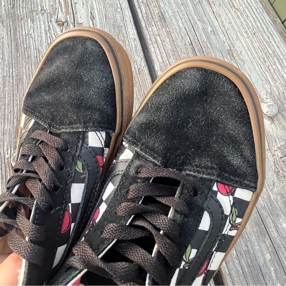 Women’s cherry Old Skool Vans - Picture 5 of 8